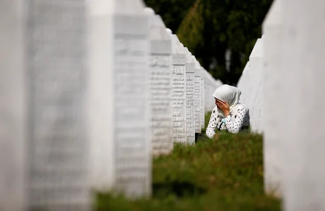Te dni mineva 30 let od genocida v Srebrenici, največjega pokola v Evropi po drugi svetovni vojni. FOTO: Dado Ruvić/Reuters