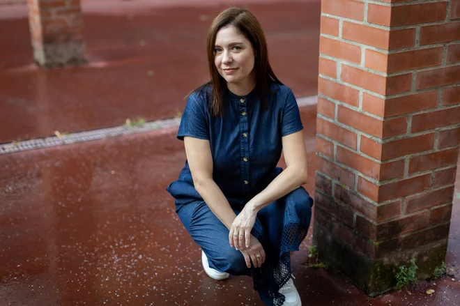 Jela Krečič: Tudi zmenkarske platforme, tinder in druge, so partnerstvo zvedle na še eno potrošniško blago. FOTO: Voranc Vogel