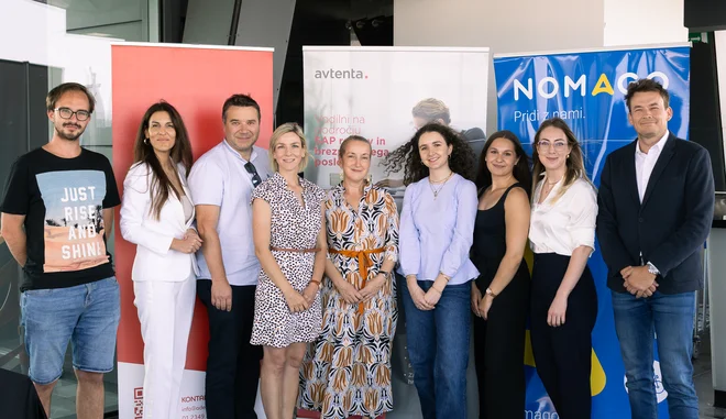 Izbor HR managerja meseca. Od leve proti desni: Gašper Poljanšek, finalist izbora HR manager za en mesec, Mirela Kurt, direktorica podjetja Adecco, mag. Ivan Papič, predsednik Slovenske kadrovske zveze, Anja Božič, podpredsednica Slovenske kadrovske zveze, Nataša Pirc Kovačič, vodja kadrovske službe v podjetju Nomago, Katja Košir, zmagovalka izbora HR manager za en mesec, Klara Velenšek, finalistka izbora HR manager za en mesec, Špela Krebelj, finalistka izbora HR manager za en mesec ter Matija Nendl, direktor podjetja Avtenta. FOTO: Arhiv LK Vizija