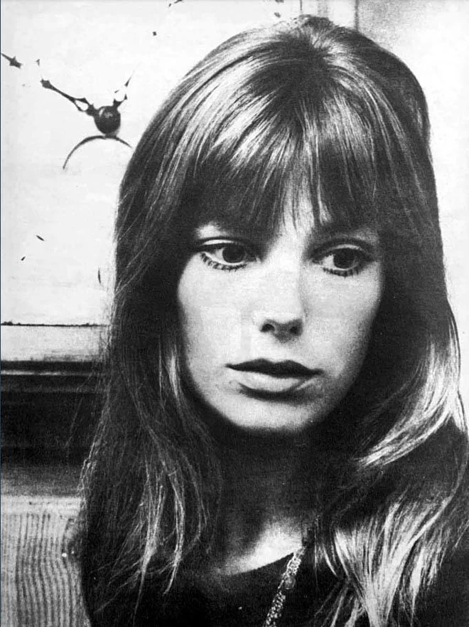 Jane Birkin se nikoli ni imela za modno ikono in je vedno nosila točno tisto, kar je želela. FOTO: Pelo/Wikimedia Commons/Public Domain