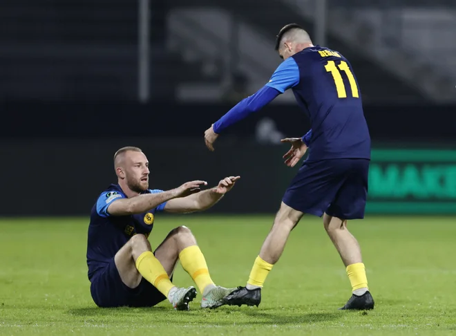 Na fotografiji Klemen Nemanič in Svit Sešlar, ki sta pred sezono zapustila knežje mesto. Prav tako sta odšla Tamar Svetlin in Aljoša Matko. Foto: Reuters