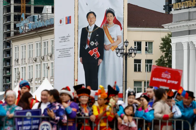 Japonski cesar Naruhito in cesarica Masako sta ves ta teden preživela v Mongoliji, kar je del japonske pobude zaznamovanja 80. obletnice konca druge svetovne vojne. FOTO: Rentsendorj Bazarsukh/Reuters