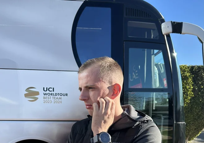 Žiga Jerman je pred letošnjo sezono postal maser Tadeja Pogačarja. Bivši kolesar je dober Pogačarjev zasebni prijatelj, kar na stresnih dirkah prinese nekaj sproščenosti. Foto: Miha Hočevar