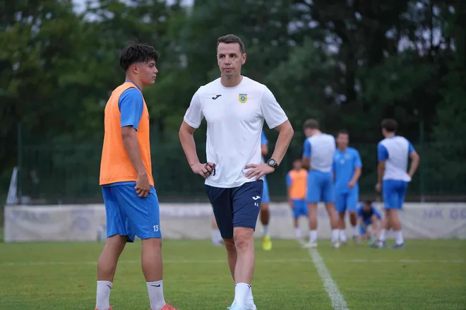 Rumeno-modri bogatejši za kar 15 tujih strokovnjakov