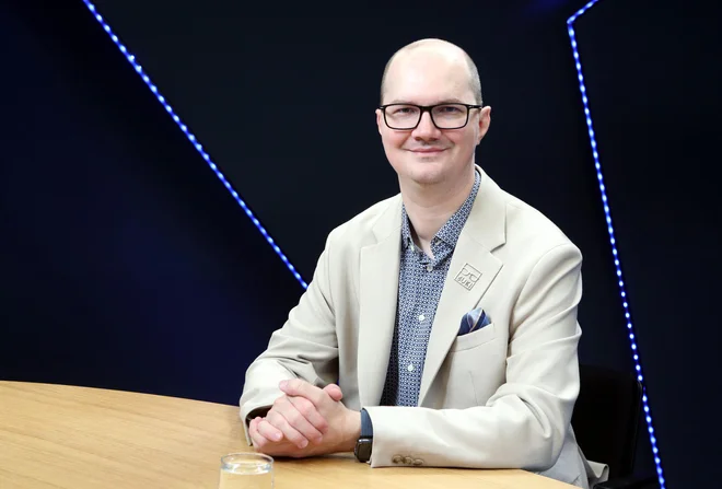 Gost podkasta Supermoč dr. Ocepek je inovator in soavtor inovacije NeuroFly, ki je bila del razstave na Expu 2020 v Dubaju.  FOTO: Marko Feist