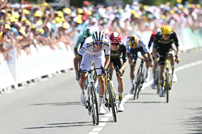 Tadej Pogačar je bil nepremagljiv tudi v zaključku 7. etape Toura. FOTO: Loic Venance/AFP