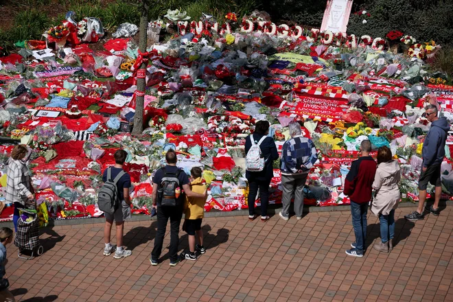 Sloviti štadion Anfield je bil v znamenju spomina na preminulega portugalskega asa. FOTO: Phil Noble/Reuters