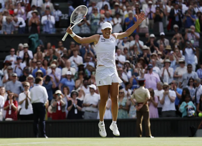 Veselje Ige Swiatek v Wimbledonu. FOTO: Stephanie Lecocq/Reuters