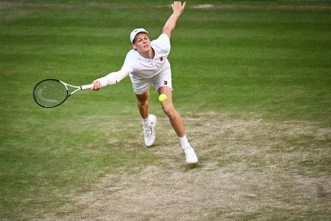 Jannik Sinner na igrišču praktično ne greši, zato ga po mnenju Johna McEnroa lahko premaga le Carlos Alcaraz. FOTO: Kirill Kudryavtsev/AFP