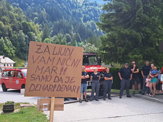 Člane PGD Solčava skrbi, saj je intervencij vse več, območje je veliko, edina črpalka pa je zaprta. Kako bodo pomagali? Foto Špela Kuralt/delo