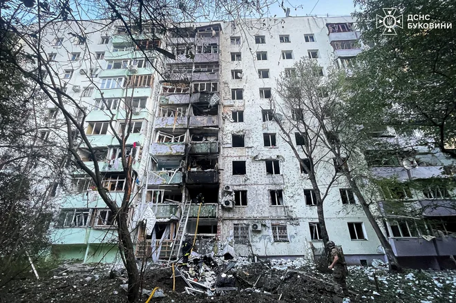 Rusija v zadnjem času stopnjuje napade z brezpilotnimi letali na ukrajinska mesta. FOTO: State Emergency Service Of Ukrai Via Reuters