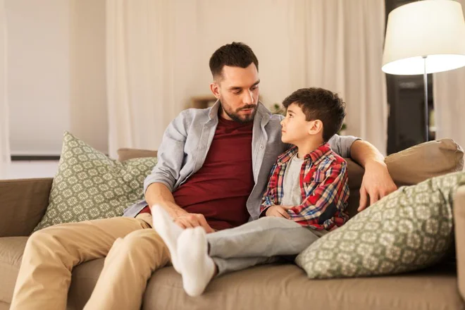 Milenijski starši, tako očetje kot matere, se vse bolj oddaljujejo od načina vzgoje, ki so ga bili deležni sami. FOTO: Shutterstock