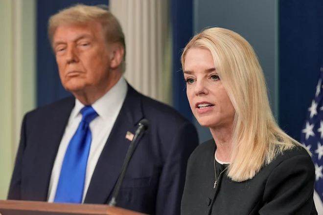 Donald Trump je poskušal zaščititi svojo generalno tožilko in umiriti bazo. FOTO: Ken Cedeno/Reuters