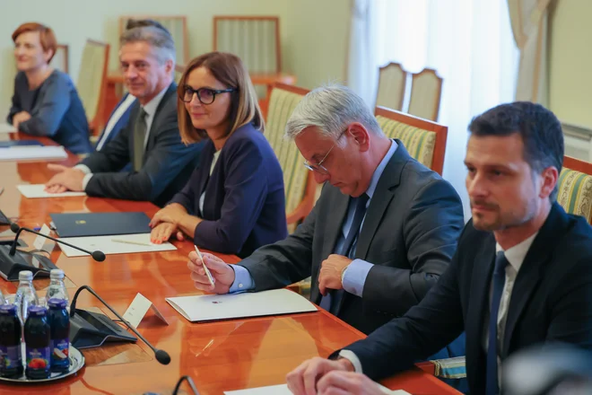 V Svobodo pričakujejo, da bo referendum o obrambnih izdatkih dokončno umaknjen ta teden. FOTO Črt Piksi