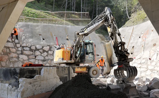 Če sodišče ne bi prepovedalo uporabe uredbe o hrupu, bi bile v času gradnje dela tretje razvojne osi mejne vrednosti hrupa presežene kar 48 mesecev. Fotografija je simbolična. Foto Blaž Samec