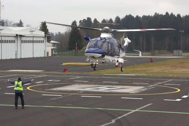 V intervenciji je sodeloval tudi policijski helikopter. Fotografija je simbolična. FOTO: Policija