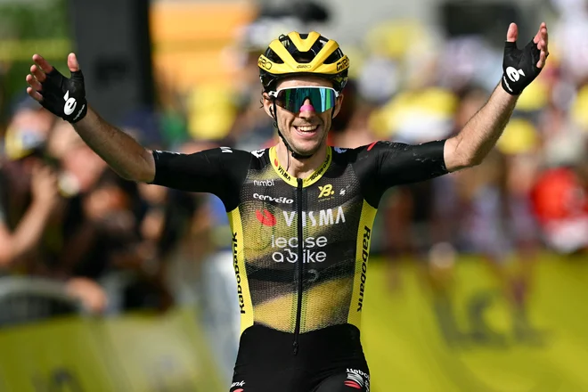 Zmagovalec letošnjega Gira Simon Yates je po šestih spet slavil tudi na Touru. FOTO: Loic Venance Afp