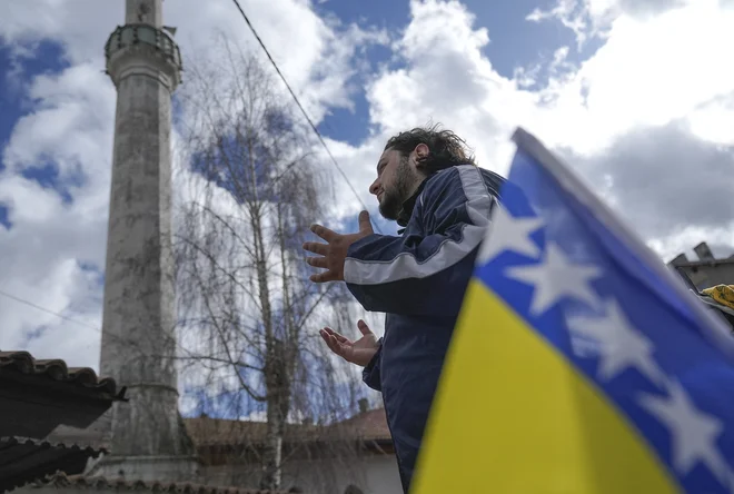 Še zdaleč ne gre samo za ranljivo državo, ki je bila pred tremi desetletji v vojni. Gre za obrambo samega evropskega projekta. FOTO: Samir Jordamovic/Anadolu Via AFP