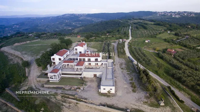 To je največje zasebno posestvo v primorski regiji. FOTO: Posnetek zaslona/nepremičnine.net