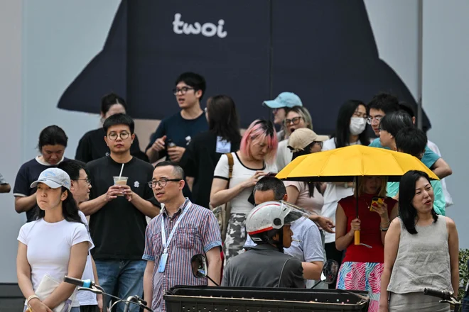 Na gospodarskem forumu prejšnji mesec je kitajski premier Li Qiang napovedal, da bo Kitajska postala potrošniška sila megadimenzij. FOTO: Hector Retamal/AFP