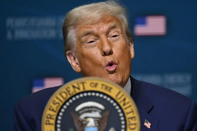 Trump je med lansko predsedniško kampanjo podžigal svoje privržence, da so Epsteina v zaporu ubili. FOTO: Andrew Caballero-Reynolds/AFP