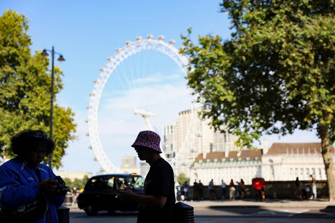 People are seen near the London Eye, in London, Britain, August 27, 2024. REUTERS/Mina Kim Foto Mina Kim Reuters
