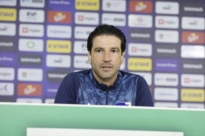 Trener Olimpije Jorge Simao je prevzel odgovornost za poraz v Almatiju. FOTO: Leon Vidic/Delo