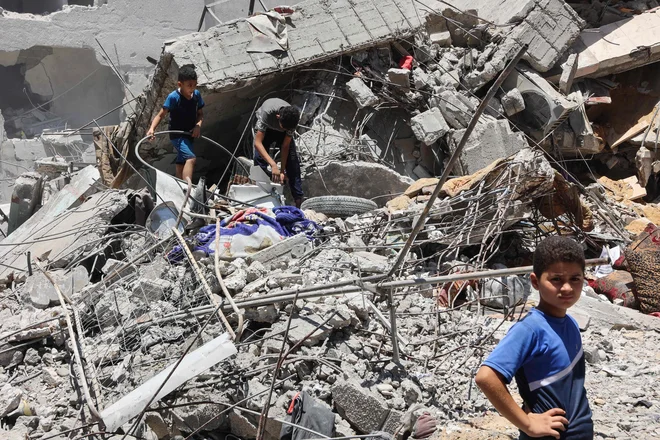 Povsem očitno je, da Izrael v Palestini izvaja zločine, vojne zločine, zločine proti človeštvu, etnično čiščenje. FOTO: Omar Al-qattaa/AFP