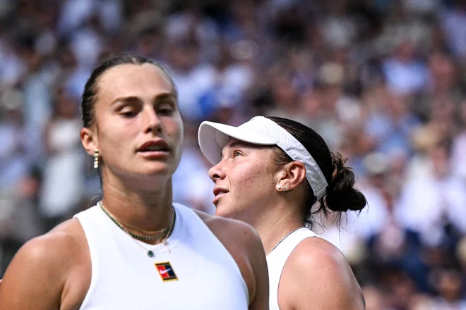 Arina Sabalenka po porazu v polfinalu odprtega prvenstva Velike Britanije. FOTO: Kirill Kudryavtsev/AFP