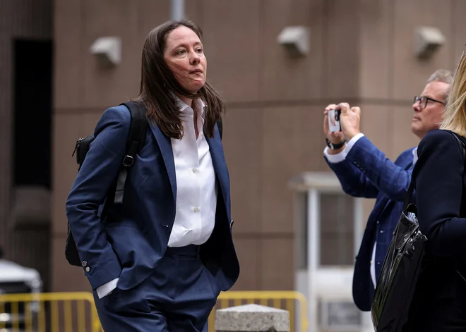 Odpustitev Comeyjeve je še ena izmed sumljivih potez, po katerih je vlada posegla v krizi. FOTO: Brendan Mcdermid/Reuters