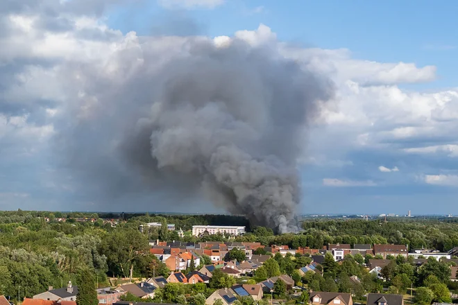 Organizatorji intenzivno iščejo rešitve, torej nadomestne odre, prilagoditve urnikov in možnosti podaljšanja nastopov, da rešijo manjkajoče kapacitete. FOTO: AFP