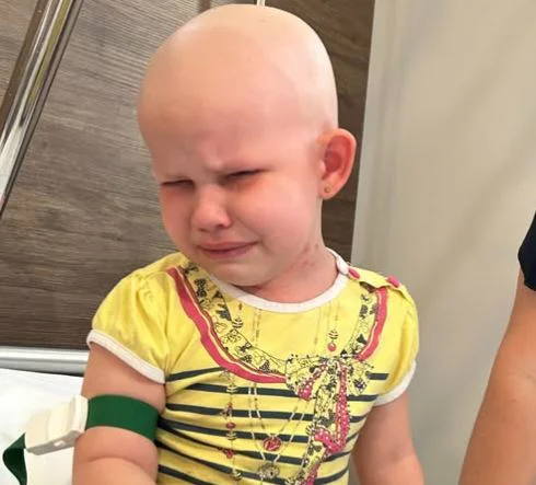 Gre za prevaro za zbiranje donacij za štiriletno deklico Laro, ki naj bi imela raka. FOTO: Zaslonski posnetek/Facebook