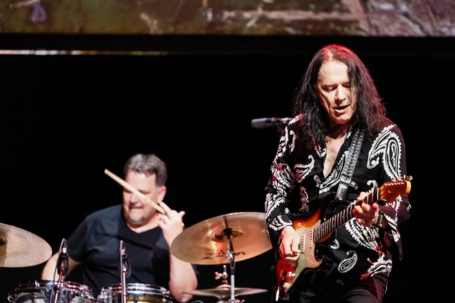 Robben Ford je z zasedbo pripravil prav poseben glasbeni večer v ljubljanskih Križankah. FOTO: Darja Štravs Tisu/Festival Ljubljana