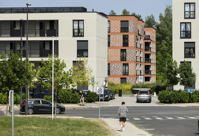 Odpravlja se pogoj, da mora prosilec za subvencijo tržne najemnine biti hkrati prijavljen tudi na razpis za neprofitno stanovanje. Foto Jože Suhadolnik