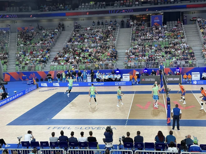 Nizozemci so nudili manj odpora Slovencem, kot so ga v sredo zvečer Kanadčani. Foto N. Gr.