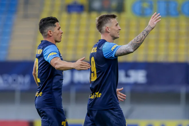 Franko Kovačević (desno), junak zmage v Bakuju, je bil strelec tudi v Celju. FOTO: Voranc Vogel/Delo