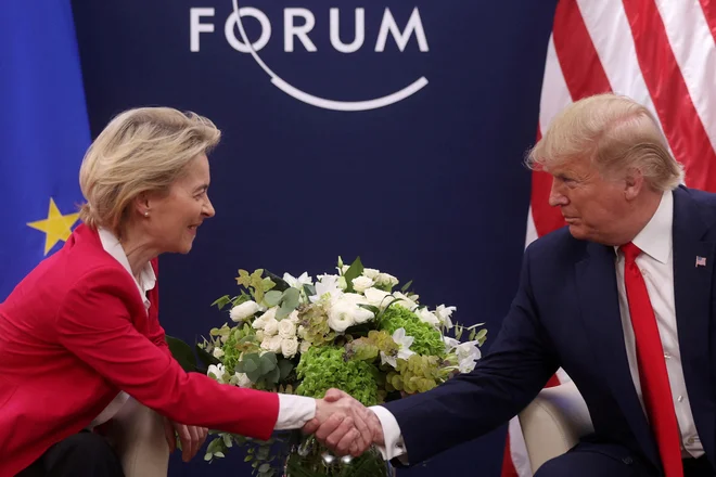 Za Evropo je ena od kratkoročnih možnosti carinski protiudarec ameriškim tehnološkim korporacijam. FOTO: Jonathan Ernst Reuters