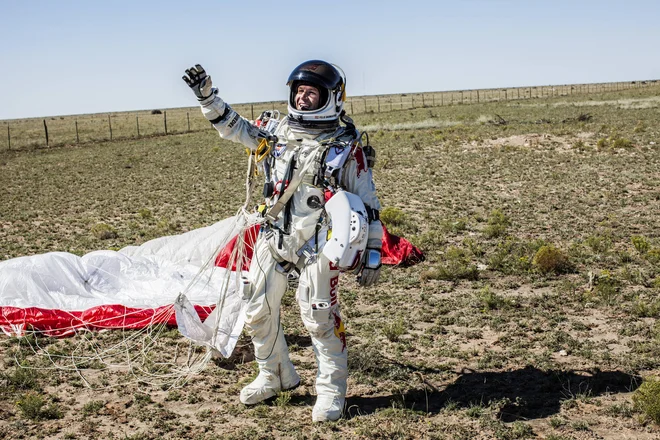 Eden od podvigov, po katerem se mi je zdelo, da nisem nič več takšna, kot sem bila, je bil skok Avstrijca Felixa Baumgartnerja z roba vesolja na Zemljo. FOTO: Red Bull Content Pool/balazs Gar Via Reuters
