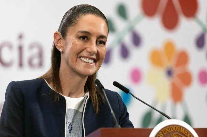 Claudia Sheinbaum je bolj samozavestna in do ZDA odrezava kot njeni predhodniki. FOTO: Handout/AFP