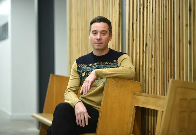 James Graham, ki je mednarodno znan po delih Brexit: The Uncivil War, Ink in Dear England, tokrat prinaša zgodbo o razpadu zaupanja v sistem. FOTO: Reuters