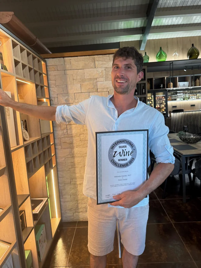 Andrej Paulić je prevzel vinograde od očeta in izpopolnil pridelavo grozdja, kmalu pa odprl še sodobno vinarijo. FOTO: Delo