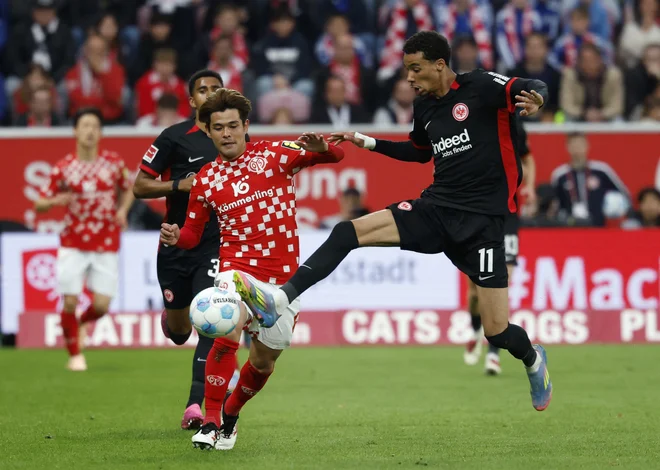 Hugo Ekitike je bil med udarnimi aduti frankfurtskega moštva. FOTO: Heiko Becker/Reuters