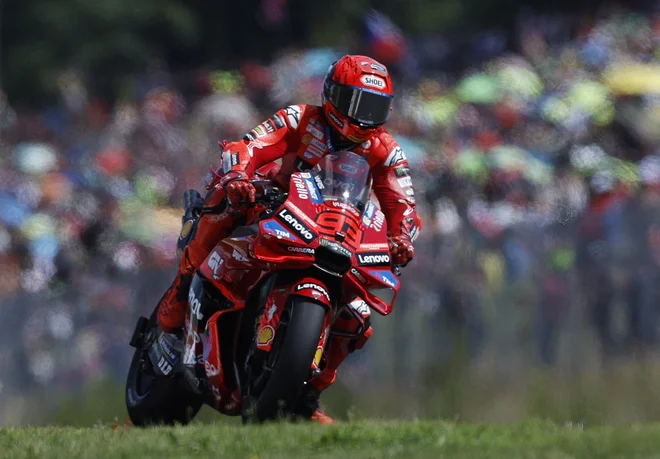 Marc Marquez med dirko motociklistov na Češkem. FOTO: David W Cerny/Reuters