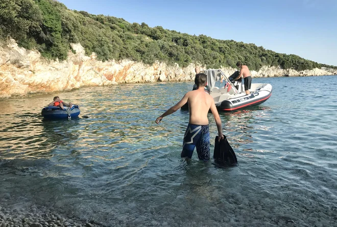 Ko končam z branjem, si želim samo nazaj, v tisti čas jadranskega brezčasja. FOTO: Leon Vidic/Delo