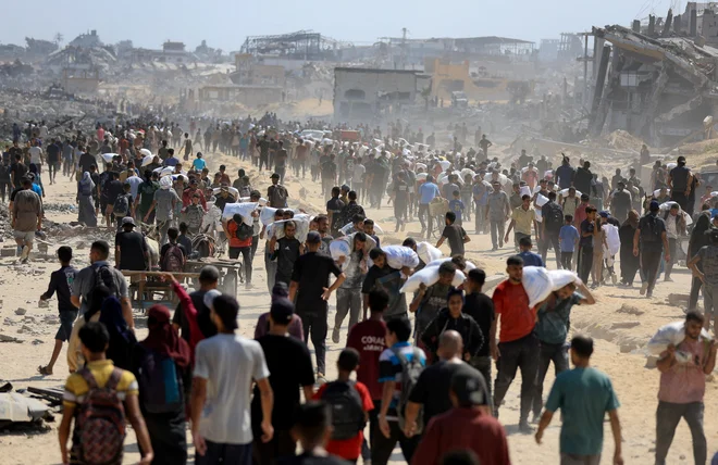 Po podatkih ZN je bilo od konca maja v bližini omenjenih centrov ali ob poteh drugih humanitarnih konvojev skupno ubitih več kot 800 ljudi. FOTO: Dawoud Abu Alkas/Reuters