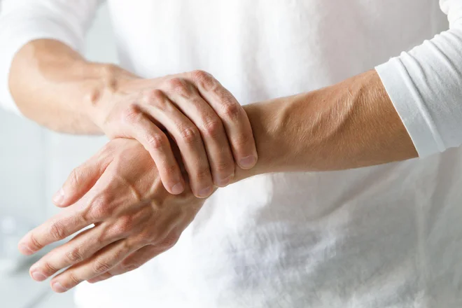Po vsej Evropi se več kot 100 milijonov ljudi spopada z revmatskimi boleznimi. FOTO: Medicofit
