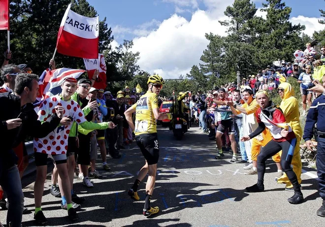 Ikonični tek Chrisa Frooma proti vrhu Ventouxa. FOTO: Reuters Pictures