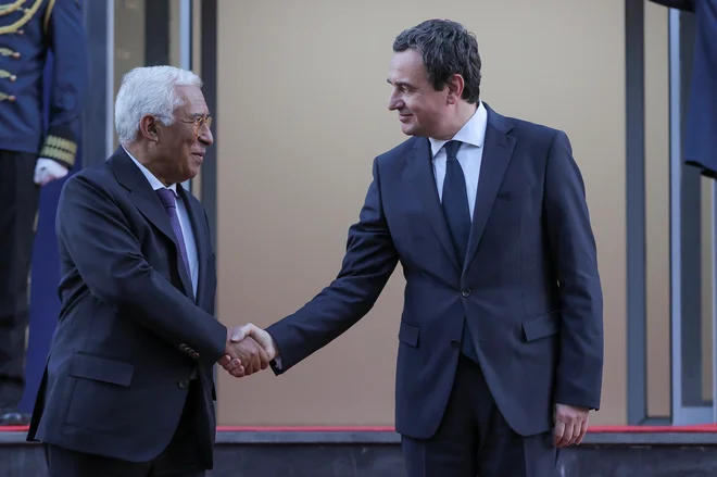 Albin Kurti in predsednik Evropskega sveta Antonio Costa. FOTO: Valdrin Xhemaj/Reuters