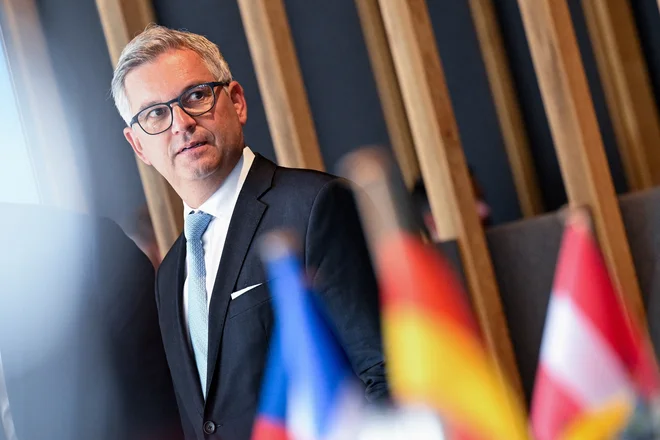 Komisar Brunner: »Čas je ključen, moramo doseči spremembe.« FOTO: Angelika Warmuth/Reuters