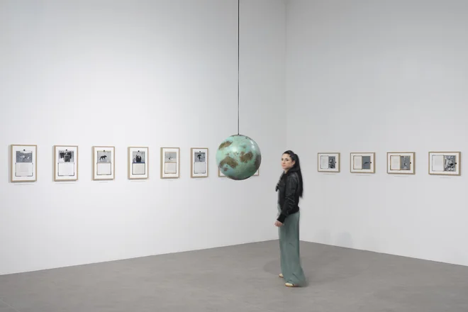 Jasmina Cibic FOTO: Simon Mills, z dovoljenjem Void Arts Centre in umetnice